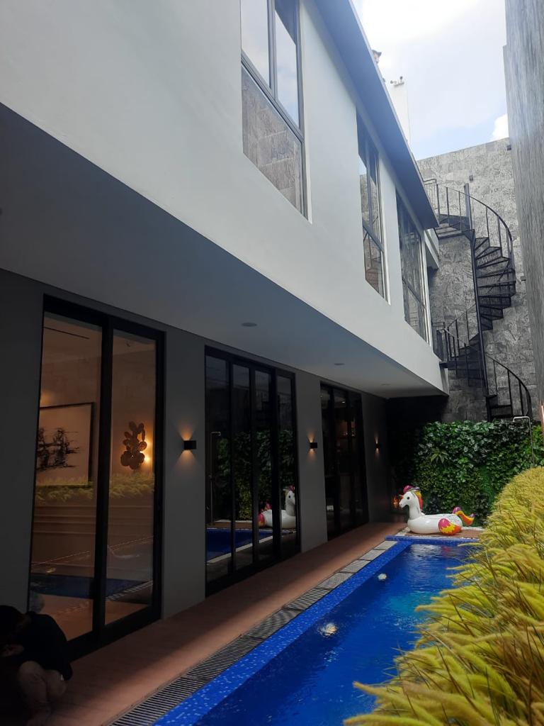 R Residence